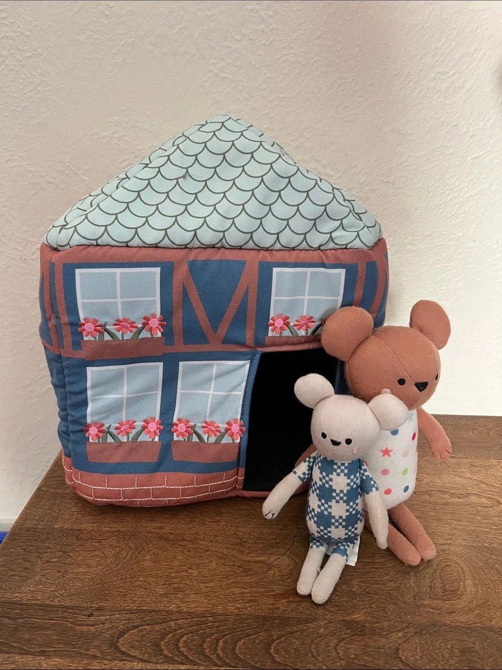 Pillowfort plush mouse in house mice play set